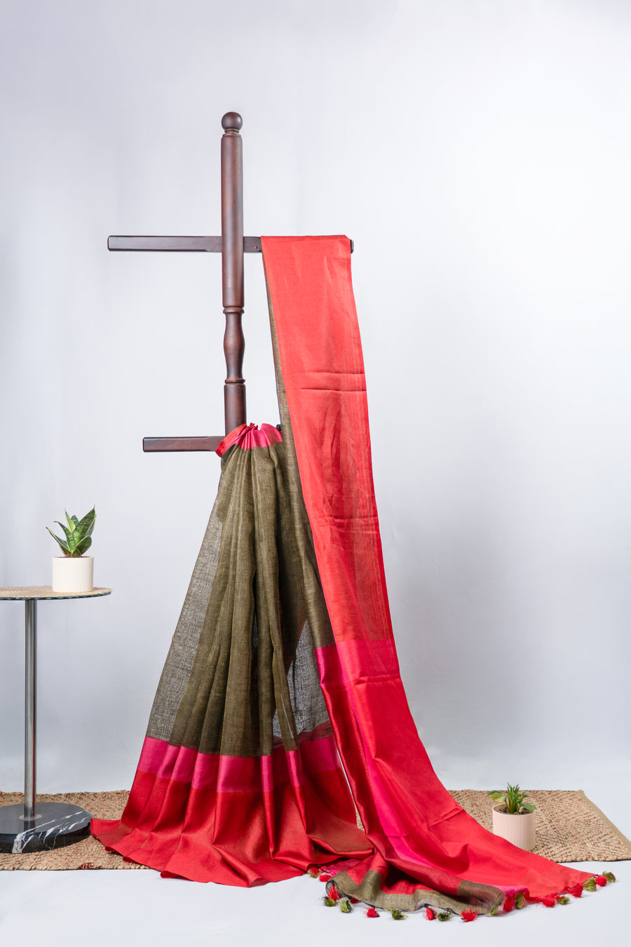 Earthy Green & Pinkish Red Handwoven Linen Saree