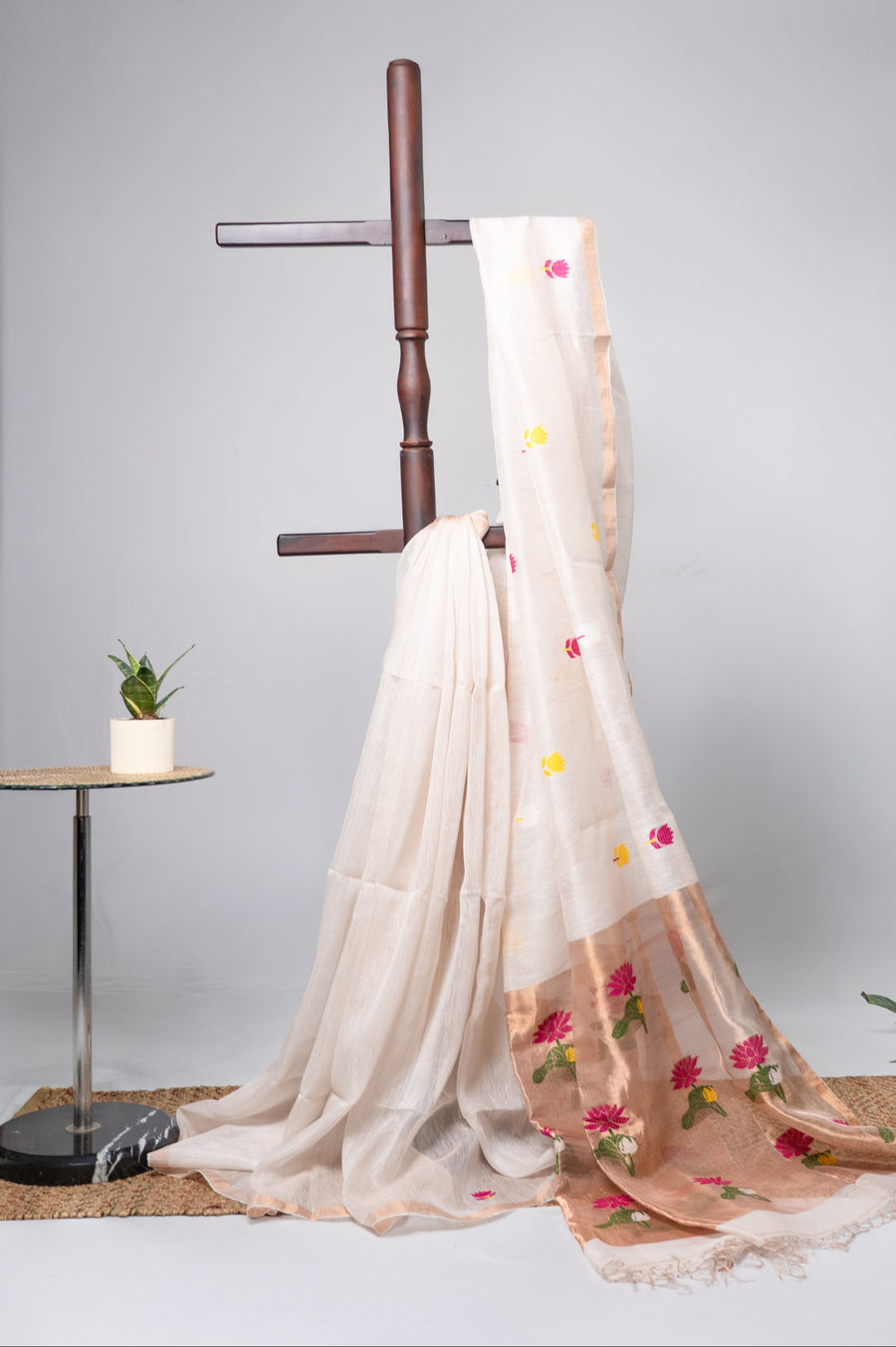 Half-White Linen-Silk Lotus